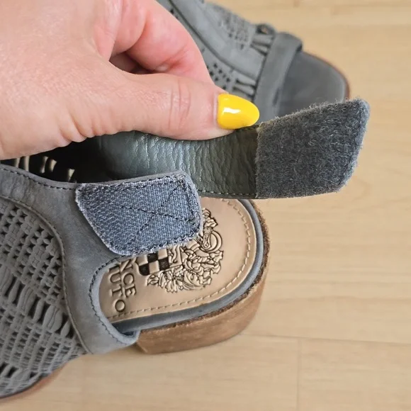 Vince Camuto Keannie Leather Open Toe Stacked Gray Block Heels Sandals Size 5M - Picture 7 of 10